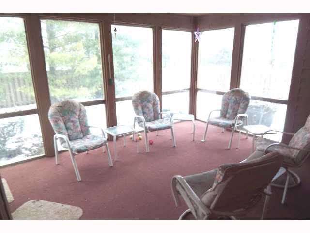 3 season room over-looks privacy fenced yard w/ deck