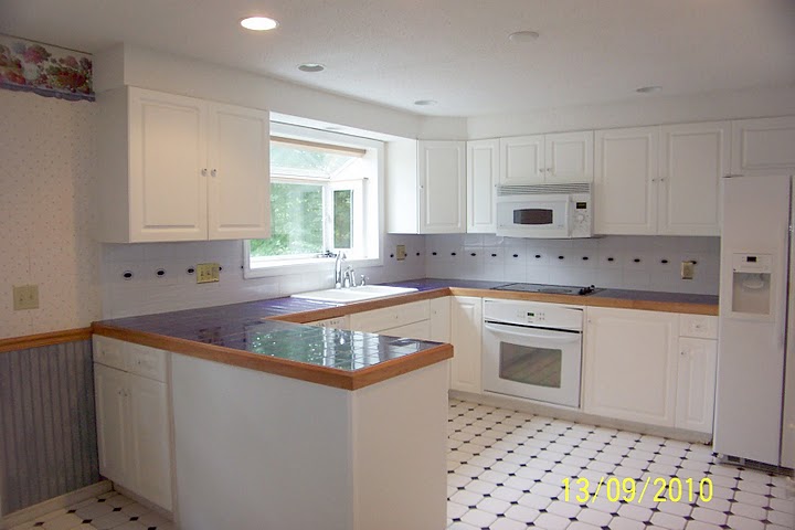 Light and bright kitchen with newer applicances