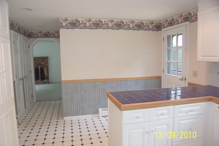 Eat-in kitchen with tile flooring