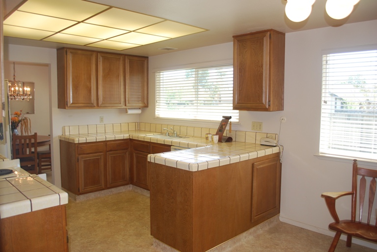 Entertainers Kitchen with Breakfast Nook