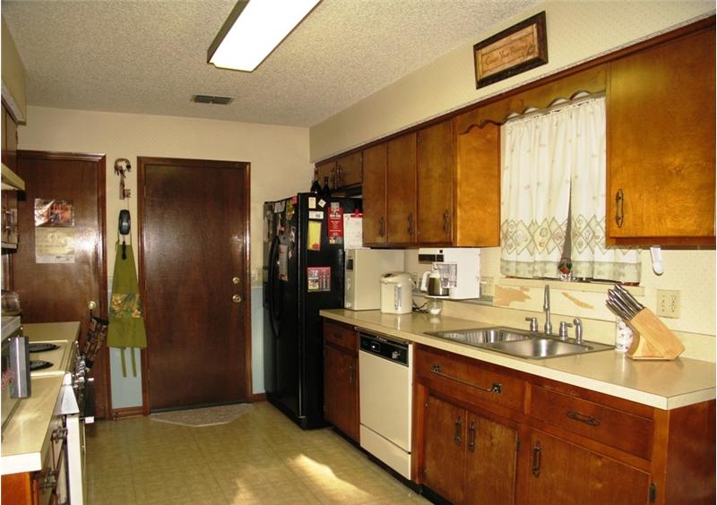 Lots of Cabinet & Counter Space