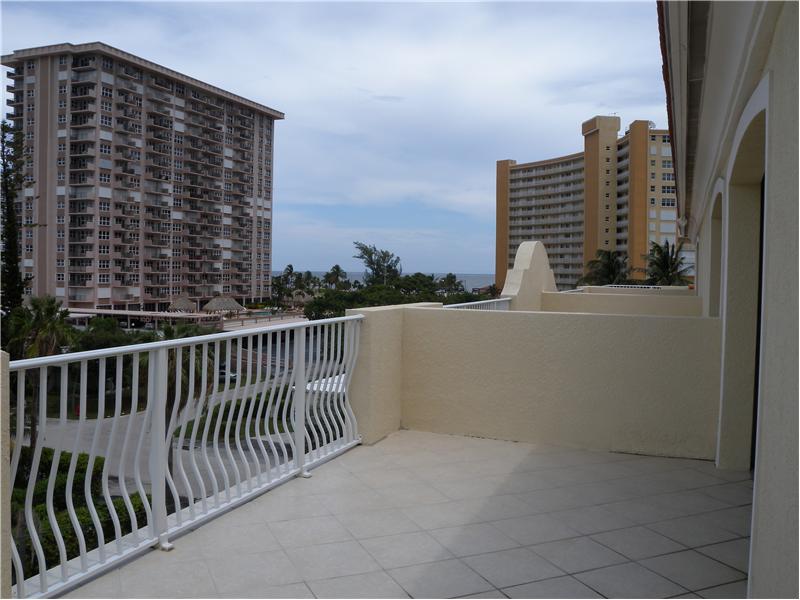 Views of the Ocean from TWO large Roof Patios