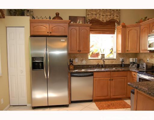 Stainless appliances and granite countertops