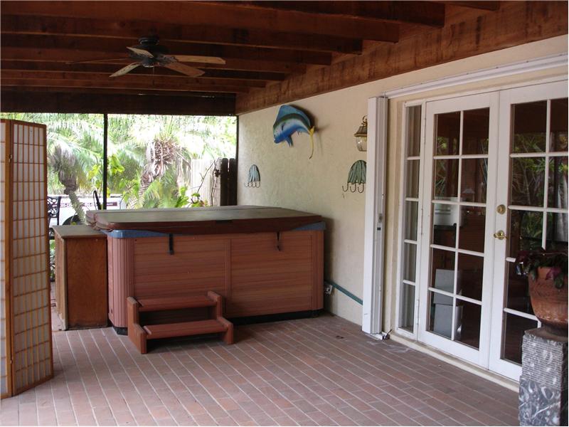 Sauna in the screened in porch