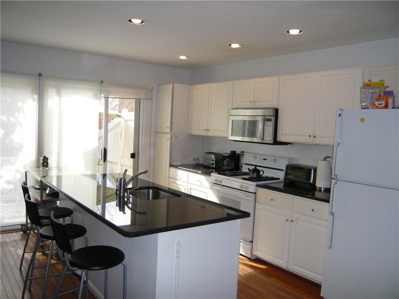 Kitchen w/Granite Countertops
