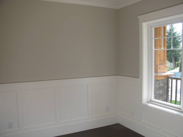 Den with wainscoting, Laminate Floor, crown moulding and baseboard