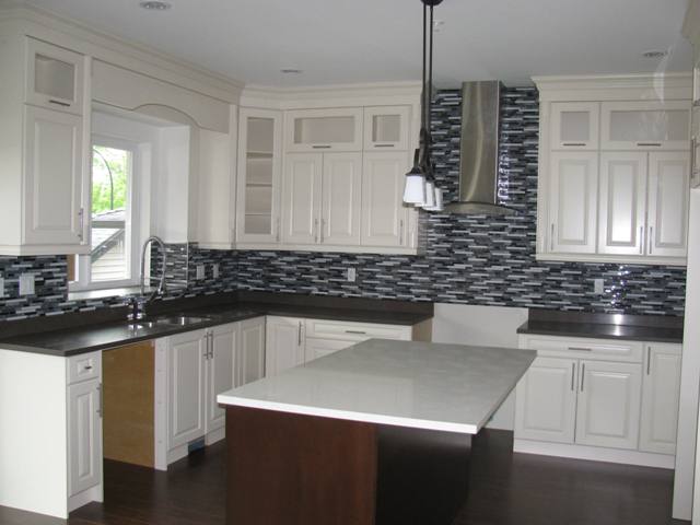 Kitchen with plenty of cupboard space, Laminate Floor and R/I gas for stove 