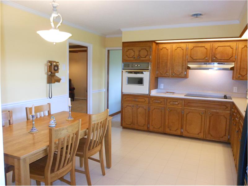 LARGE KITCHEN