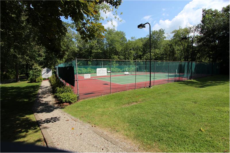 25 Indian Trail, Brookfield CT - tennis courts