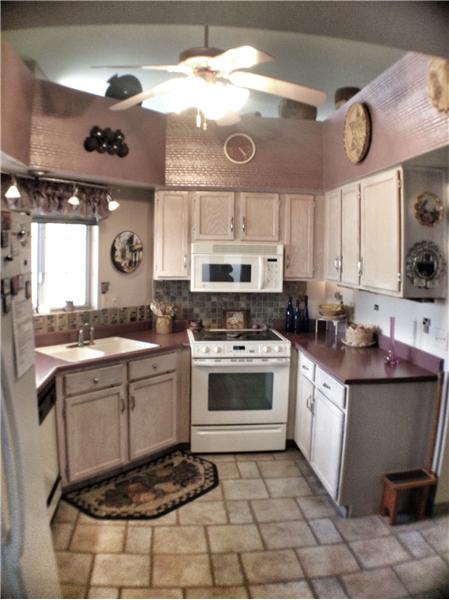nice and bright kitchen